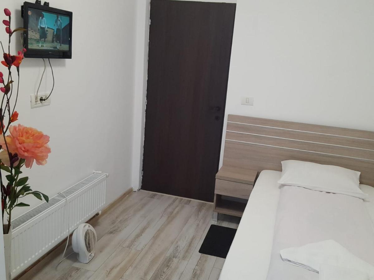 Hotel Babilon ブカレスト エクステリア 写真