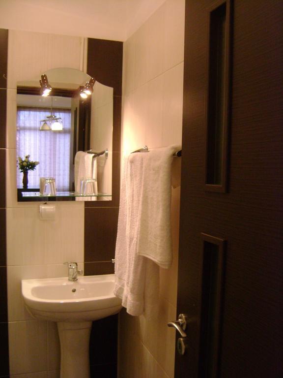 Hotel Babilon ブカレスト エクステリア 写真